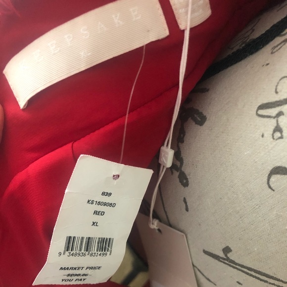 Gorgeous Keepsake red lace cocktail dress - Picture 4 of 4